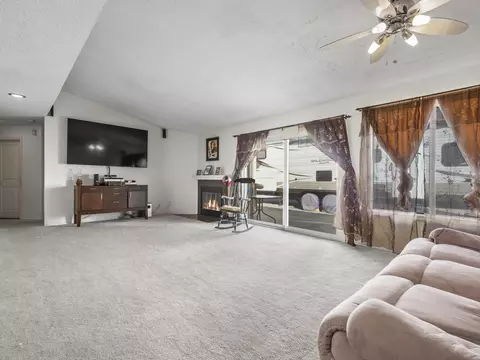 37620 Christensen Ct, Palmdale, CA 93552 photo 3