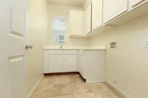 4304 Edam St, Lancaster, CA 93536 photo 8