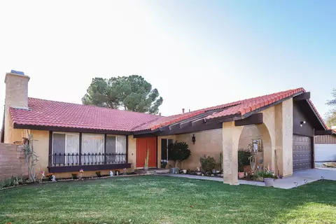 44601 E 13th St, Lancaster, CA 93535 photo 2
