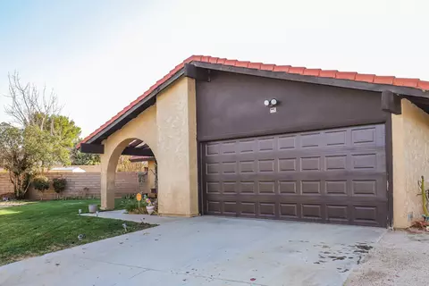 44601 E 13th St, Lancaster, CA 93535 photo 3