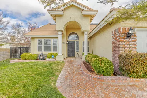 4035 Via Rebeca, Lancaster, CA 93536 photo 5