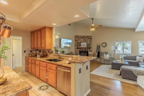 4035 Via Rebeca, Lancaster, CA 93536 photo 11