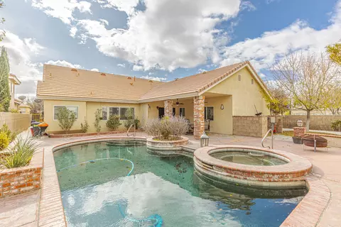4035 Via Rebeca, Lancaster, CA 93536 photo 2