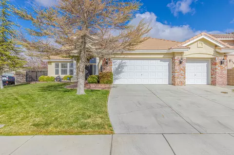 4035 Via Rebeca, Lancaster, CA 93536 photo 3