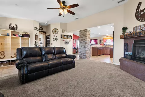 7010 E4 Ave W, Lancaster, CA 93536 photo 6