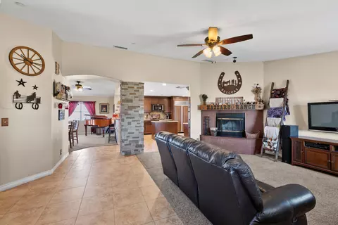 7010 E4 Ave W, Lancaster, CA 93536 photo 4
