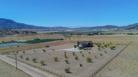 21837 Log Home Way, Tehachapi, CA 93561 photo 5