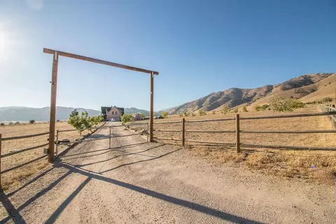21837 Log Home Way, Tehachapi, CA 93561 photo 9