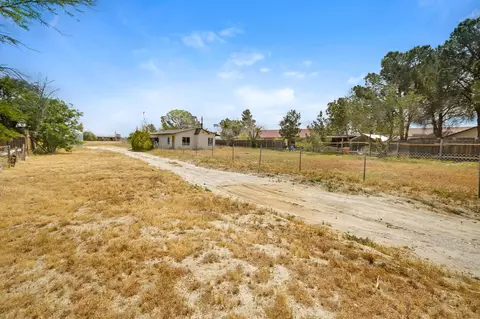 47906 E 30th St, Lancaster, CA 93535 photo 3