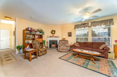 28711 Mimi Ln, Lancaster, CA 93536 photo 9