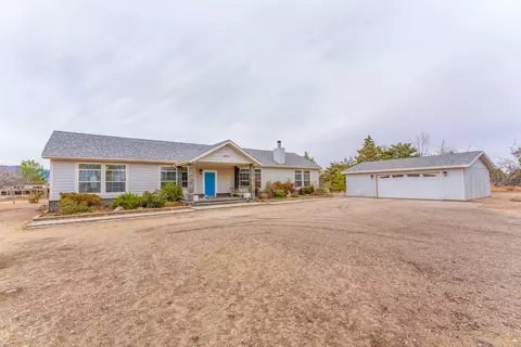 28711 Mimi Ln, Lancaster, CA 93536 photo 2