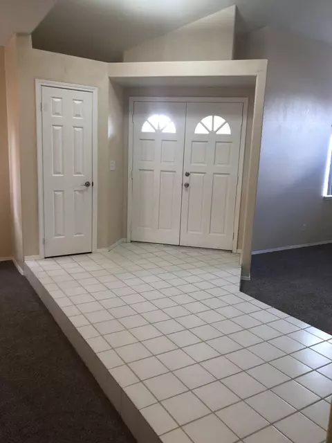 2044 E Oldfield St, Lancaster, CA 93535 photo 9