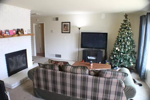 44732 Stanridge Ave, Lancaster, CA 93535 photo 2