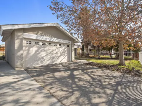 43040 Guyman Ave, Lancaster, CA 93536 photo 2