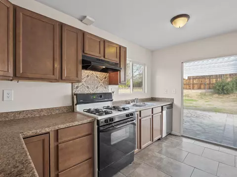43040 Guyman Ave, Lancaster, CA 93536 photo 7