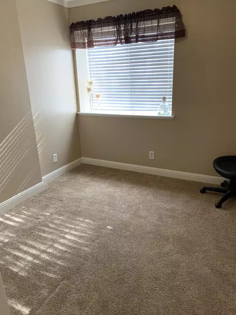 1011 James Ct, Lancaster, CA 93535 photo 4