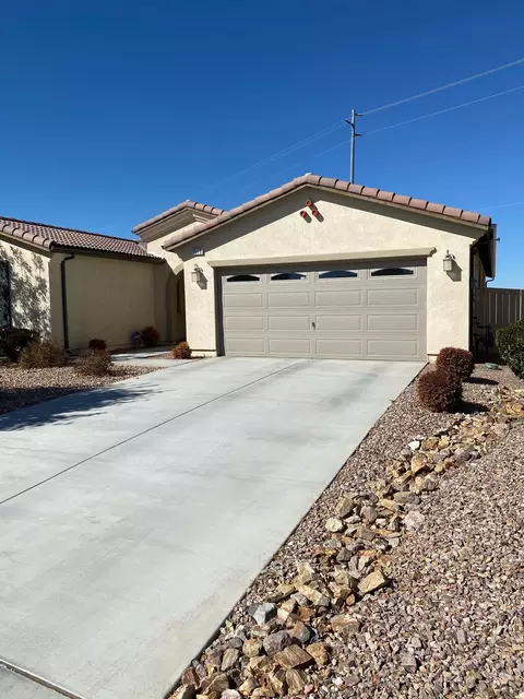 3519 Emerald Ln, Lancaster, CA 93535 photo 2