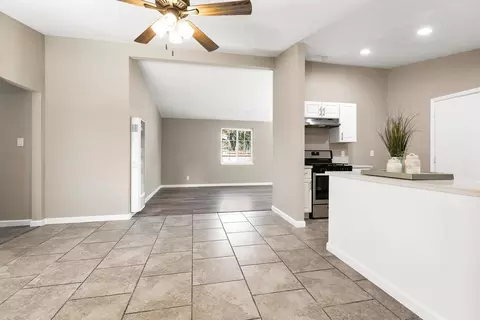 44648 Foxton Ave, Lancaster, CA 93535 photo 2