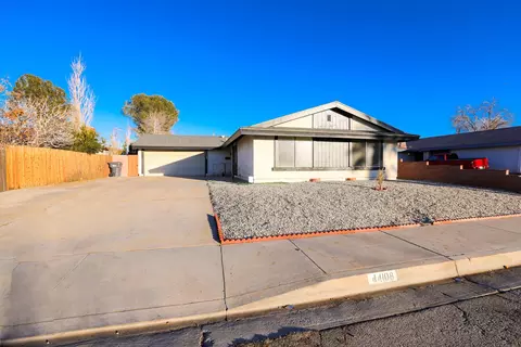 44108 Raysack Ave, Lancaster, CA 93535 photo 2