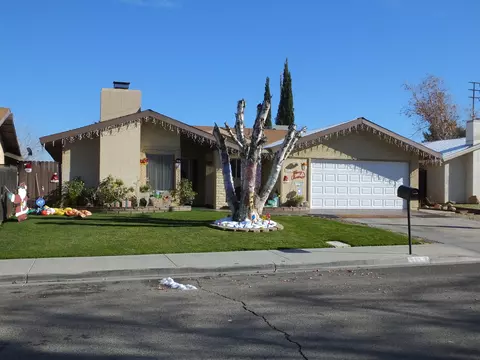 44812 Denmore Ave, Lancaster, CA 93535 photo 2