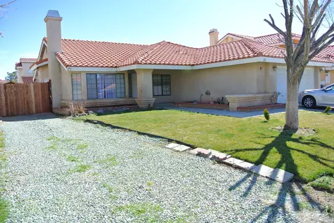 37522 Royal Ct, Palmdale, CA 93552 photo 3