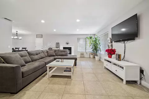 40612 E 173rd St, Lancaster, CA 93535 photo 4