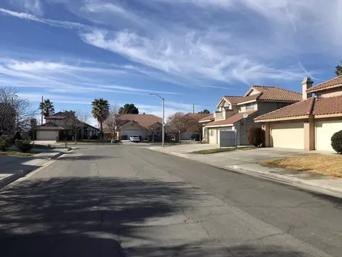 2033 Oldfield St, Lancaster, CA 93535 photo 5