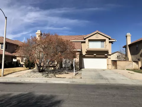 2033 Oldfield St, Lancaster, CA 93535 photo 2