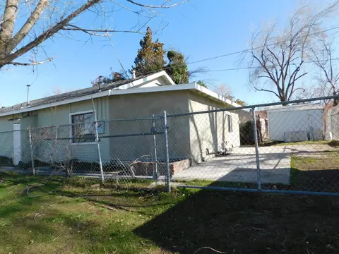 228 D St W, Tehachapi, CA 93561 photo 2