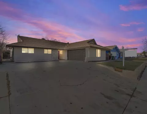 45109 Lorimer Ave, Lancaster, CA 93534 photo 1