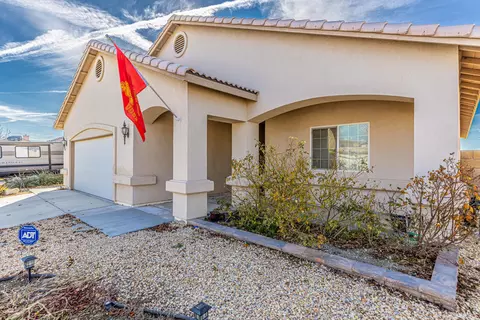44149 Dawn Ct, Lancaster, CA 93536 photo 2