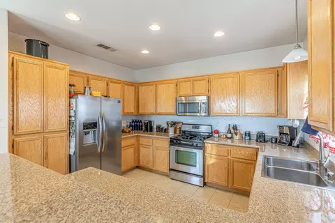 44149 Dawn Ct, Lancaster, CA 93536 photo 9