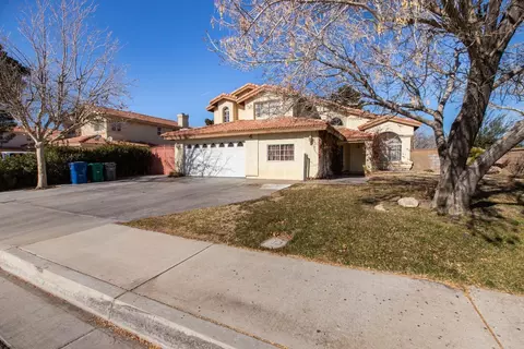 2057 E Ivesbrook St, Lancaster, CA 93535 photo 4