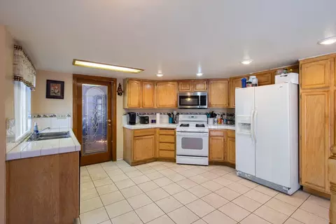2057 E Ivesbrook St, Lancaster, CA 93535 photo 12