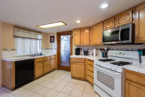2057 E Ivesbrook St, Lancaster, CA 93535 photo 13