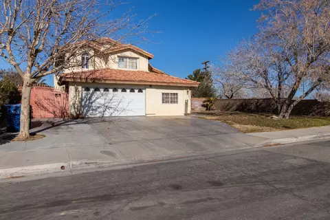 2057 E Ivesbrook St, Lancaster, CA 93535 photo 3