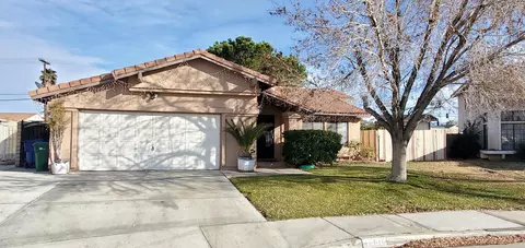 37616 Rose St, Palmdale, CA 93552 photo 2