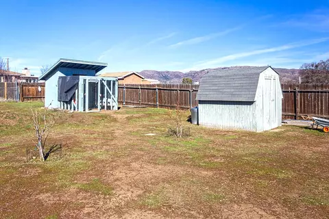 19813 Mesa Dr, Tehachapi, CA 93561 photo 16