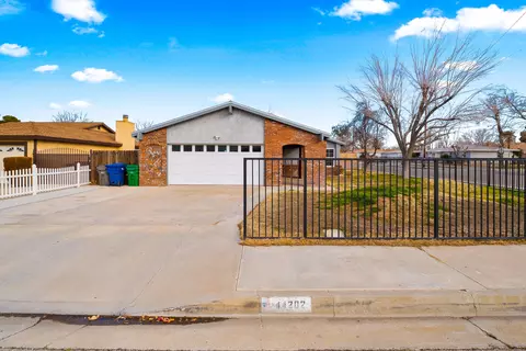 44202 Fig Ave, Lancaster, CA 93534 photo 2