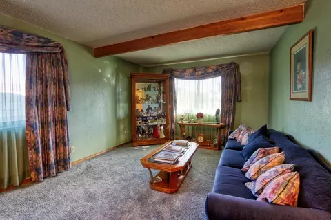 19801 Luana Dr, Tehachapi, CA 93561 photo 5