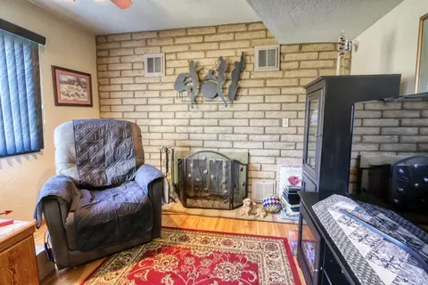 19801 Luana Dr, Tehachapi, CA 93561 photo 3