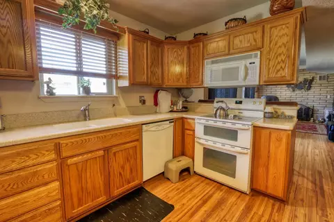19801 Luana Dr, Tehachapi, CA 93561 photo 7