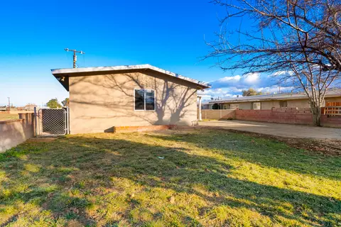 38228 15th St E, Palmdale, CA 93550 photo 4