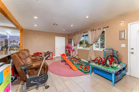 9036 W Avenue F, Lancaster, CA 93536 photo 4