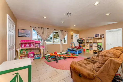 9036 W Avenue F, Lancaster, CA 93536 photo 3