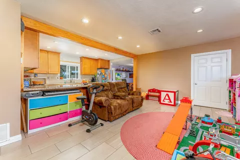 9036 W Avenue F, Lancaster, CA 93536 photo 5