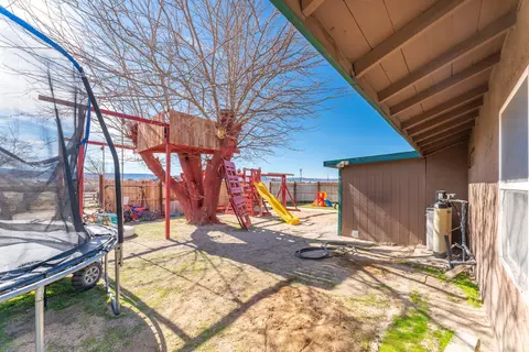 9036 W Avenue F, Lancaster, CA 93536 photo 17