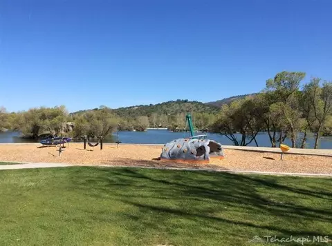 24130 Jacaranda Dr, Tehachapi, CA 93561 photo 12