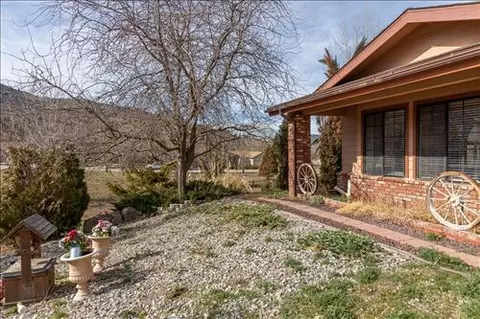 23400 Lakeview Dr, Tehachapi, CA 93561 photo 4