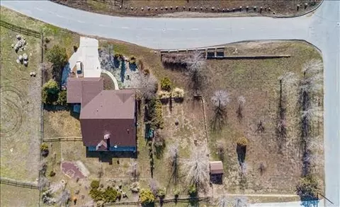 23400 Lakeview Dr, Tehachapi, CA 93561 photo 3